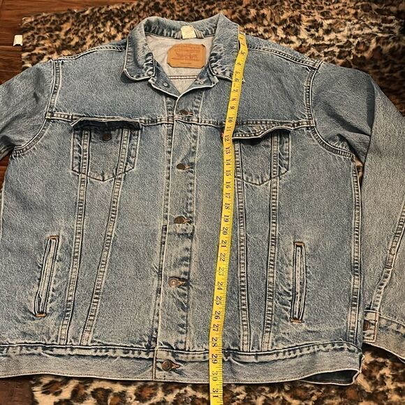 Vintage Levi’s Blue Distressed Relaxed Trucker Denim Jacket Pockets Button - Picture 6 of 14